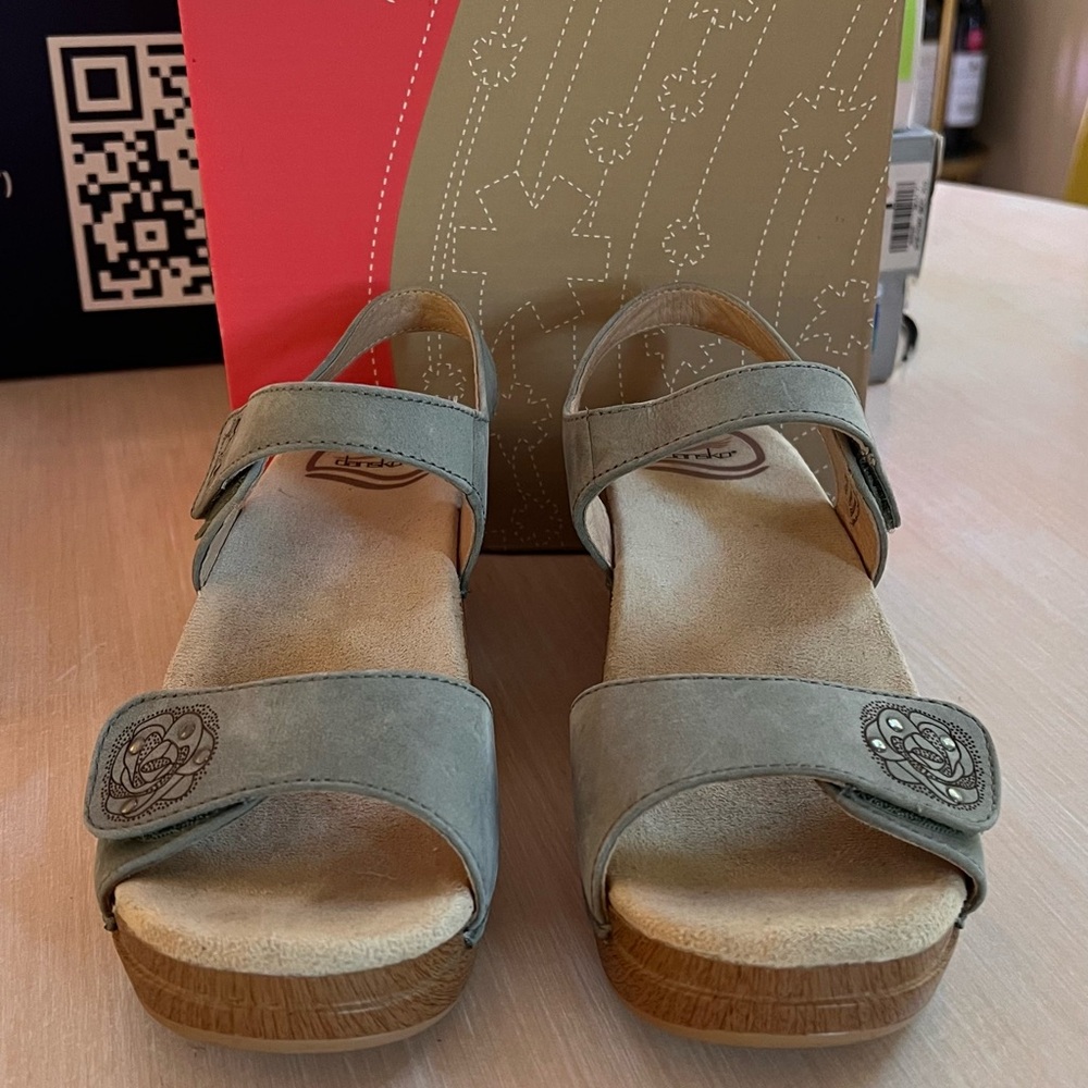 Dansko Sonnet Nubuck Sage size 38 excellent condition